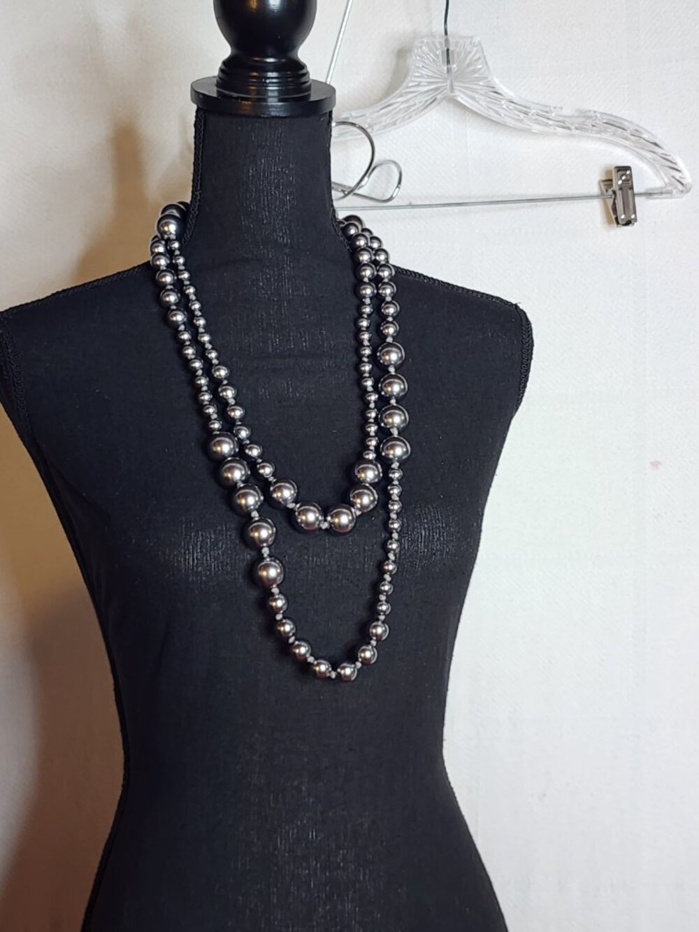 Chico's Extra Long 66" Flapper Gray Silver Graduated Bead Unisex Knot Necklace - Picture 3 of 16